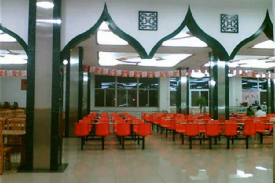 在食堂环顾四周,发现的确如那位同学所说,江苏科技大学食堂平时是不